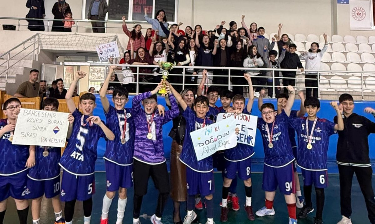 Okul Sporları Küçük Erkek Futsal’da Şampiyon Bahçeşehir!