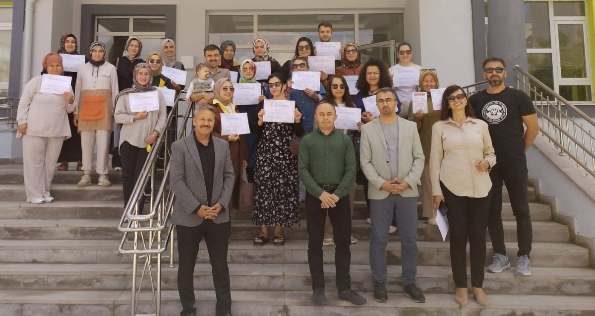Osmancık'ta Veliler Sınav Heyecanı Yaşadı: "Okuyan Aile, Öğrenen Toplum"