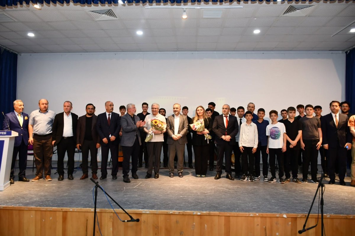 Manevi Değerlerle Büyüyen Nesiller: "Vakti Kuşanmak" Projesi Final Yaptı