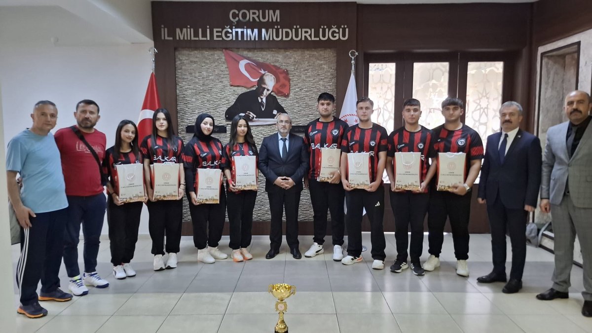 Şampiyon Sporculardan İl Millî Eğitim Müdürü Cemil Çağlar’a Ziyaret