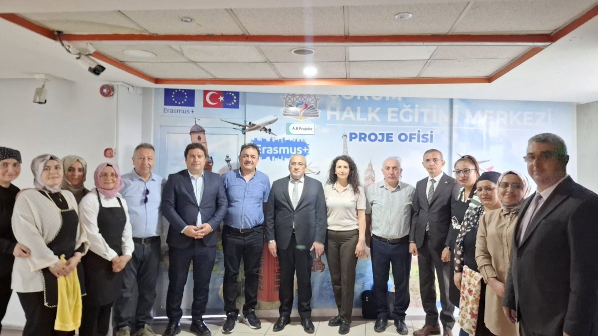 Çorum Halk Eğitimi Merkezi'nde Yıl Sonu Değerlendirme Ve Teşekkür Buluşması