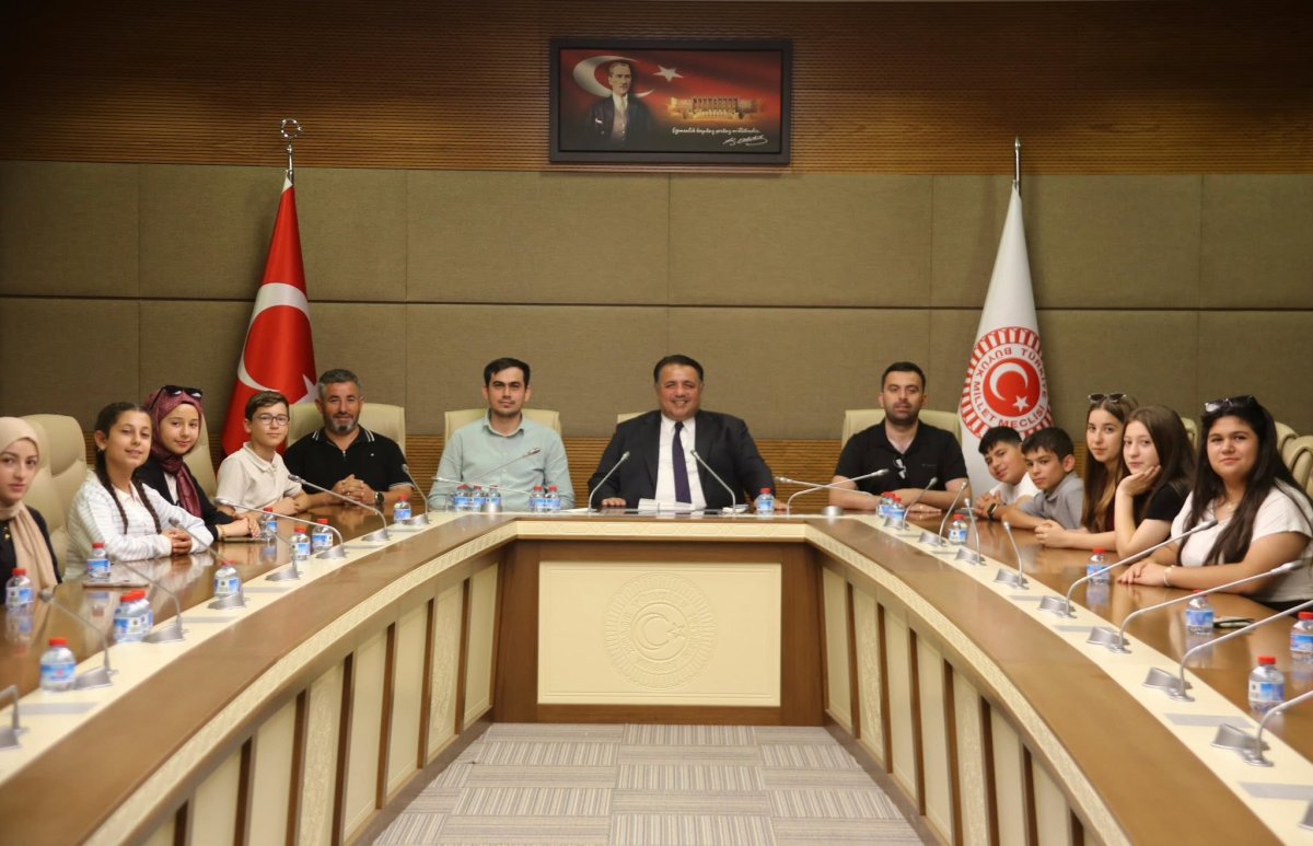 Milletvekili Oğuzhan Kaya, Kargılı Öğrencileri Gazi Meclis'te Ağırladı