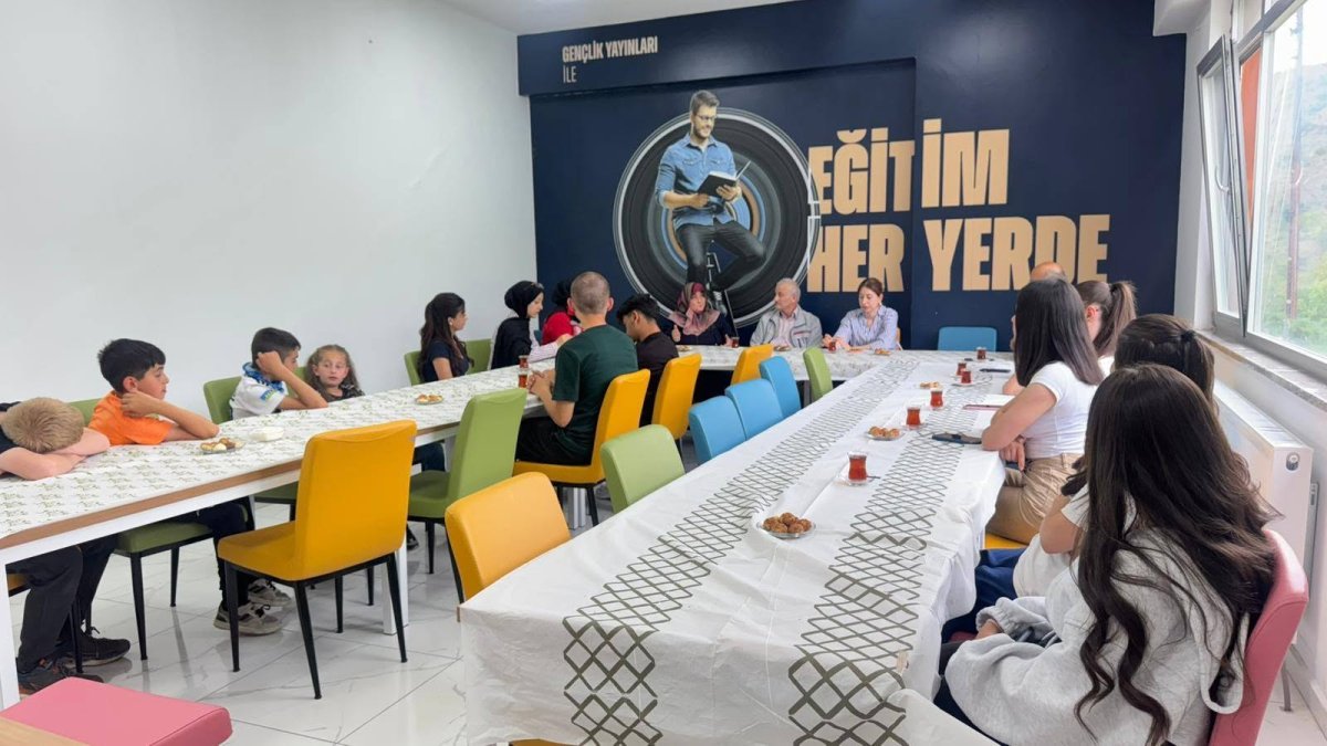 İskilip'te Duygu Dolu Anlar: Şehit Emre Dokumacı'nın Ailesi Öğrencilerle Buluştu