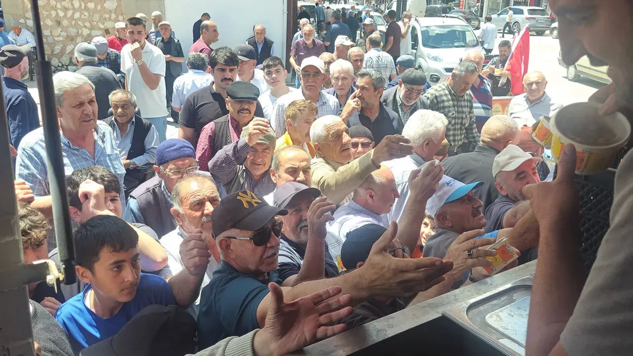 Alaca Belediyesi'nden Vatandaşlara Aşure İkramı