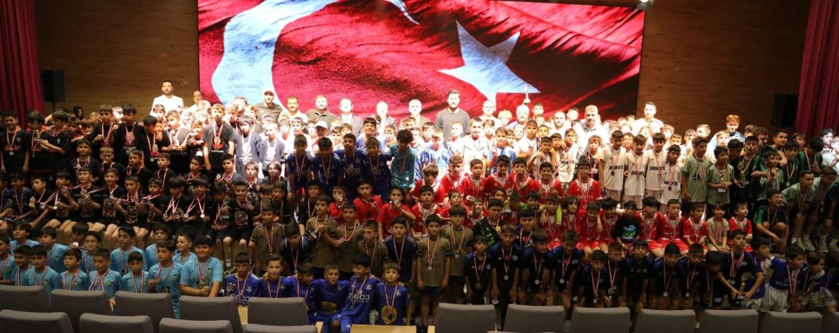 Minik Kramponlar Ödüllerine Kavuştu: U11 Ve U12 Ligleri İçin Görkemli Tören