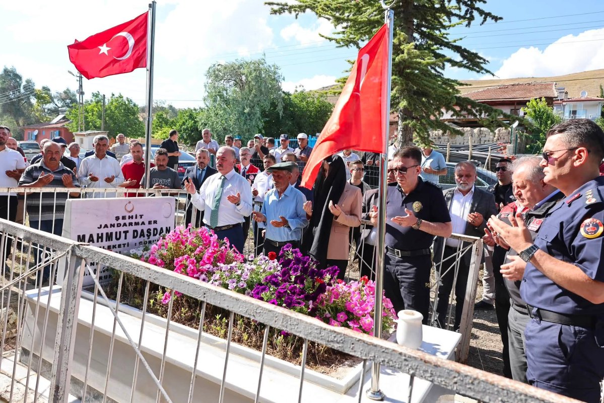 Vali Çalgan'dan Şehit Mahmut Daşdan'ın Kabrine Anlamlı Ziyaret