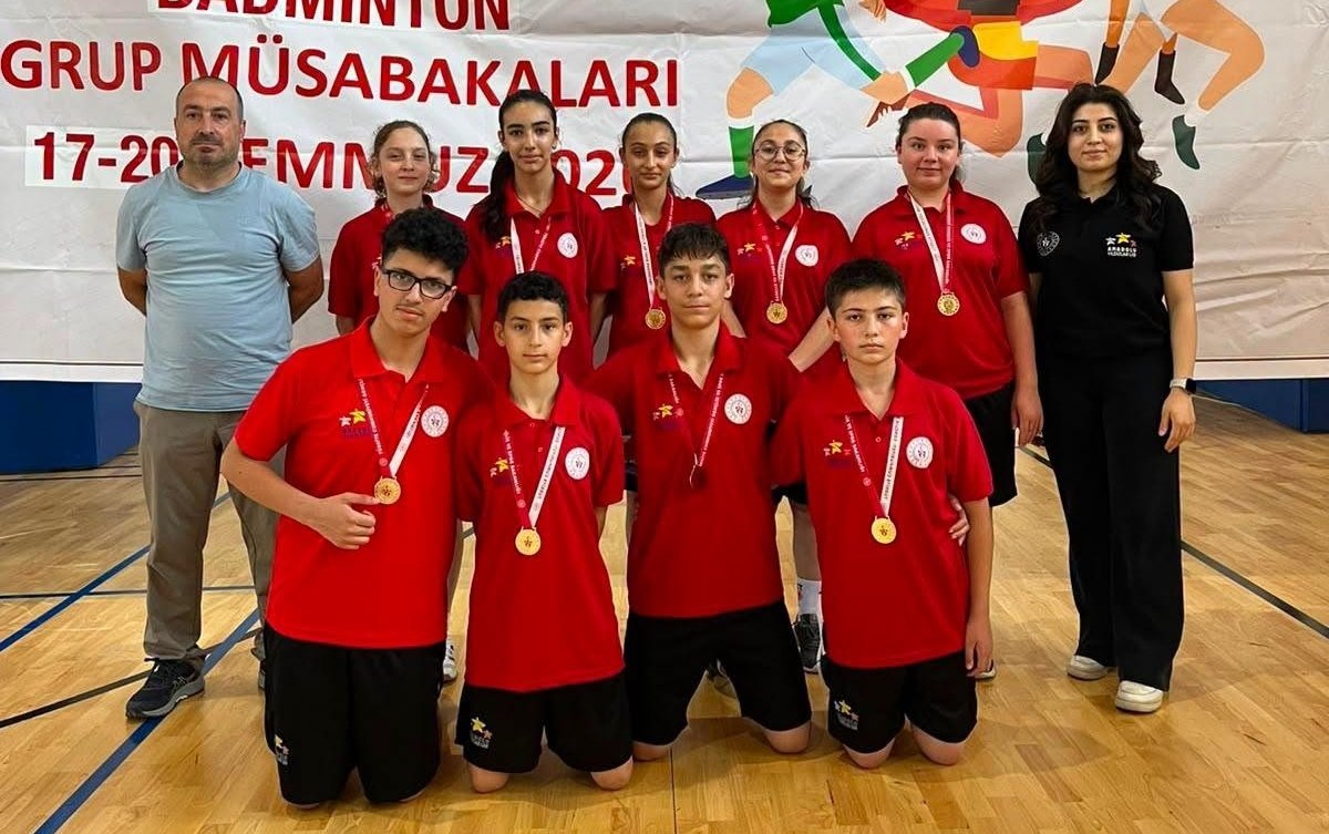 Çorumlu Badmintoncular Yarı Finalde