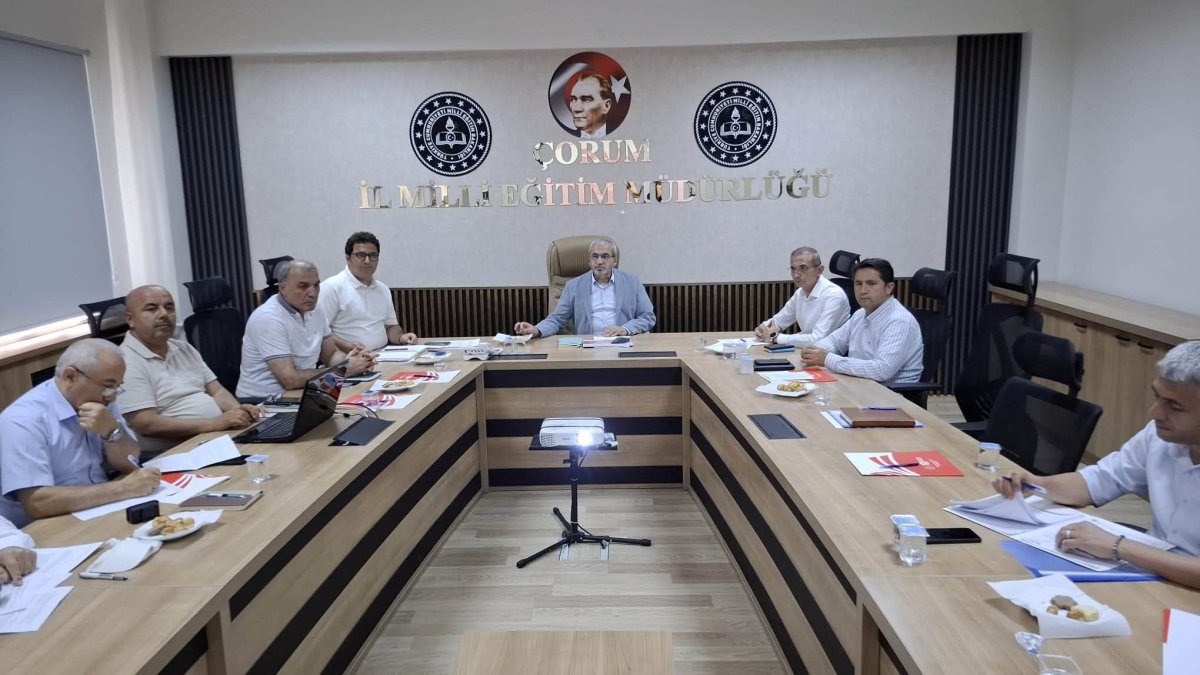 Çorum'da Eğitimin Geleceği İçin Koordinasyon Toplantısı: İlçe Müdürleri Bir Araya Geldi
