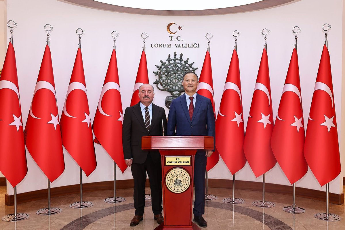 Kırgızistan Büyükelçisi Kazakbaev'den Vali Çalgan'a Ziyaret