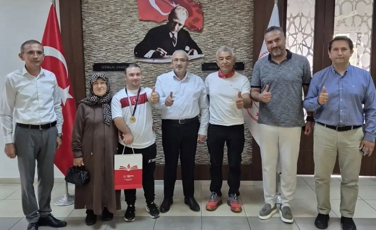 Türkiye Şampiyonu Enes Borucu'dan Müdür Çağlar'a Teşekkür Ziyareti