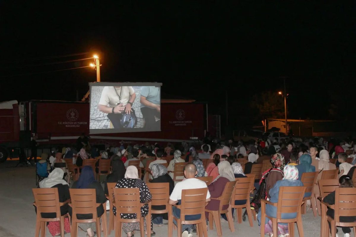 Dodurga'da Kültür Sanat Rüzgarı: "Gezen Sinema" İle Açık Hava Keyfi