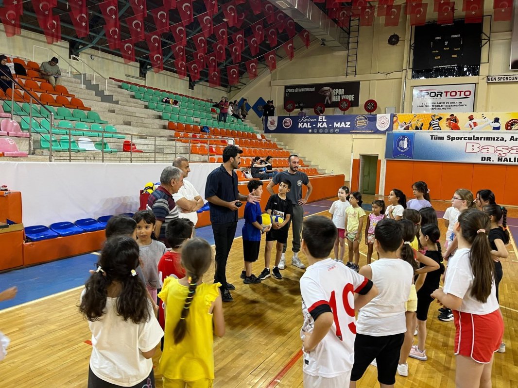 Atatürk Spor Salonu'nda Yeni Sezon Hazırlıkları İncelendi