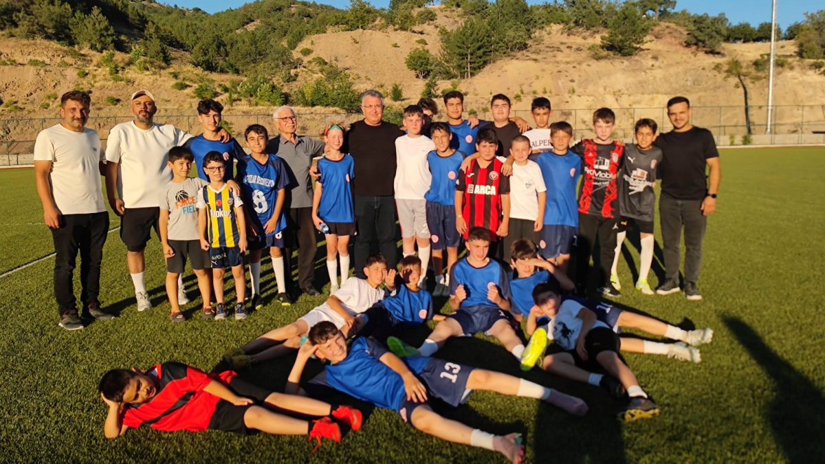 Yaz Futbol Okulları Turnuvası'nın Şampiyonu Oğuzlar Oldu