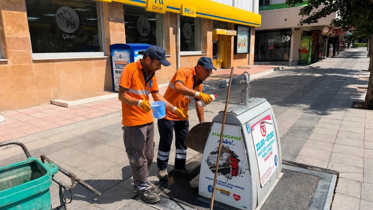 Çorum Belediyesi'nden Gazi Caddesi'nde Temizlik Mesaisi