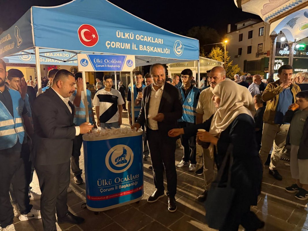 MHP ve Ülkü Ocakları'ndan Ulu Cami'de Kandil İkramı