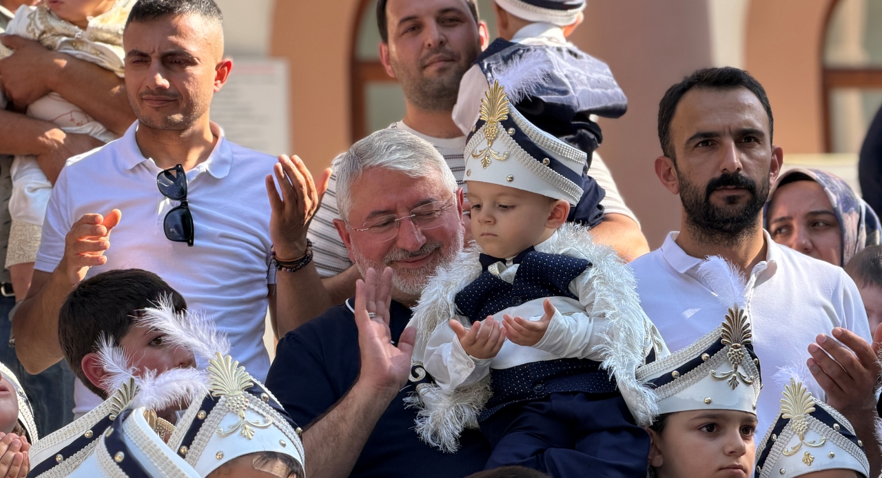 Belediyeden Çocuk Şenliği ve Geleneksel Sünnet Şöleni Coşkusu