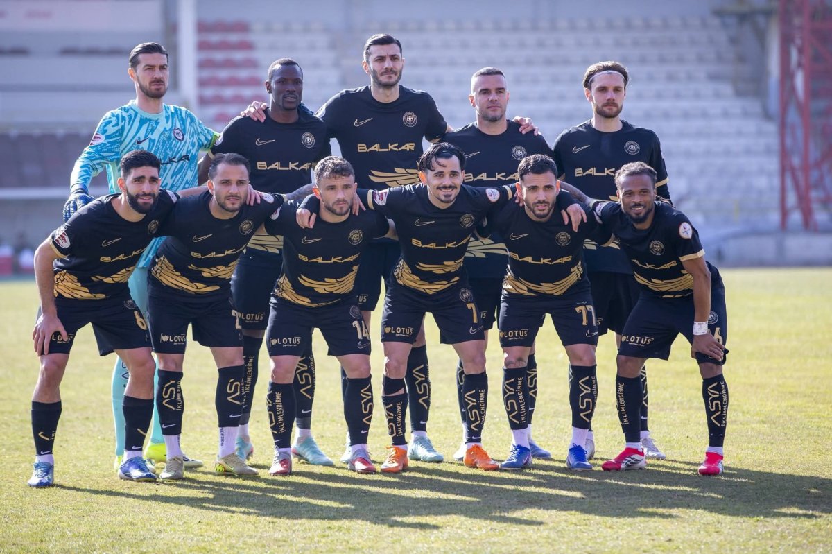 Tarih Yazan Arca Çorum Fk Süper Lig'in Bir Adım Uzağında: Finalde Rakip Esenler Erokspor