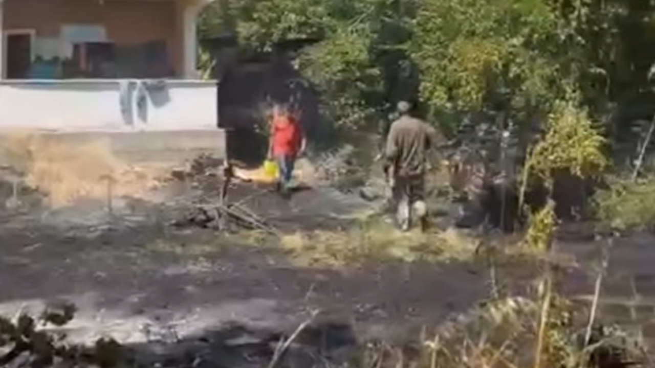 Bir Anda Dumanlar Yükseldi! Cenazedekiler Yangına Koştu