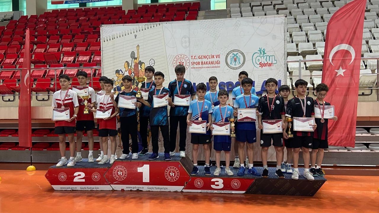 Çorum’a Badminton’da Türkiye Üçüncülüğü Gururu!