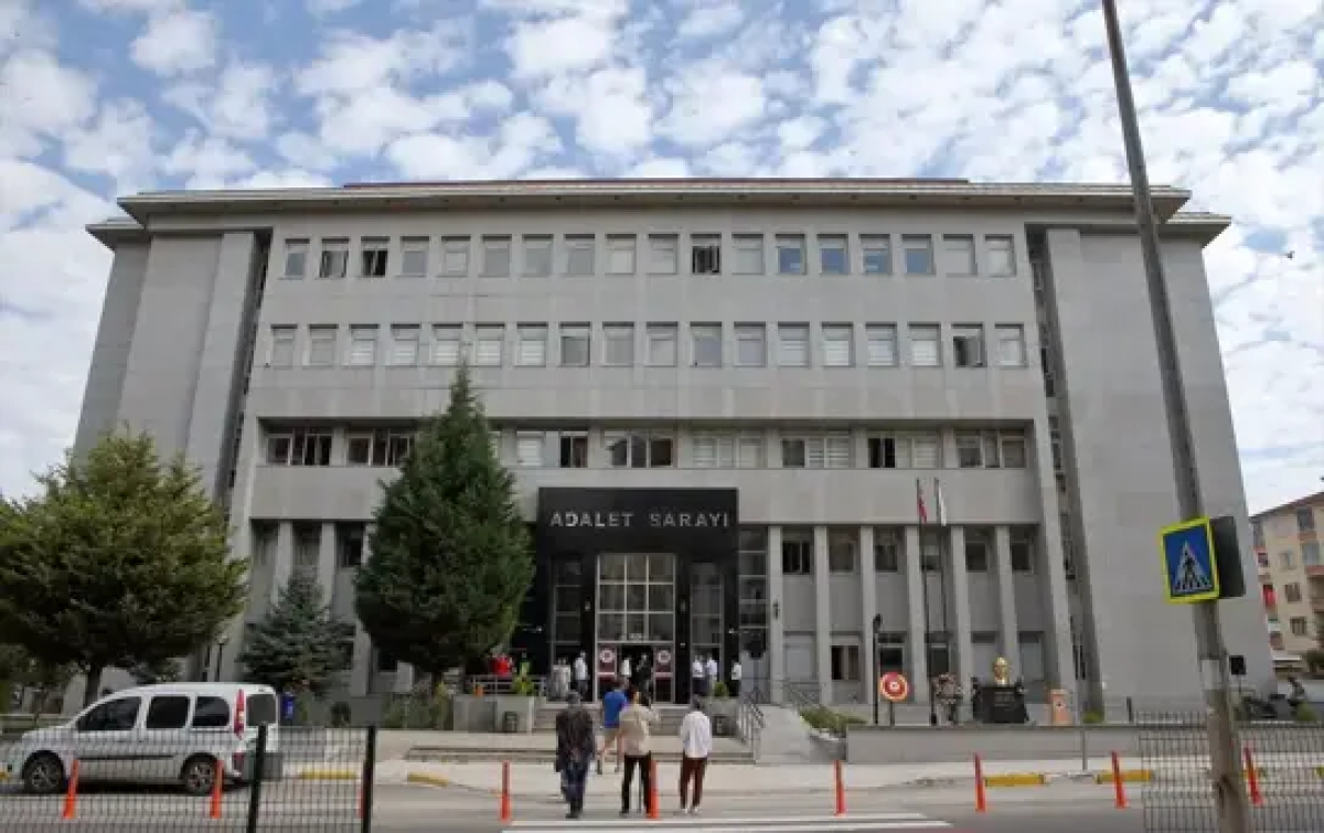 İş Yerine Saldırıp Silahla Kovaladılar, 8 Kişi Tutuklandı