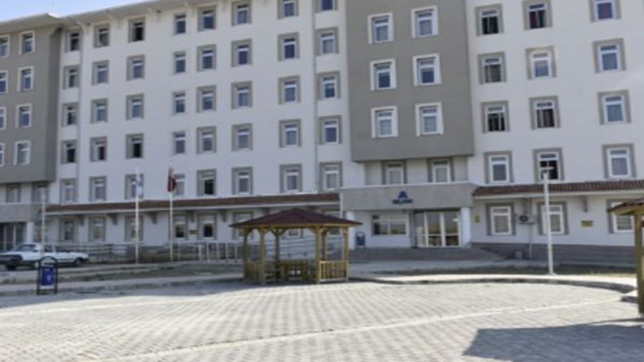 Çorum’da KYK Yurdunda Zehirlenme! 60 Öğrenci Hastanelik Oldu