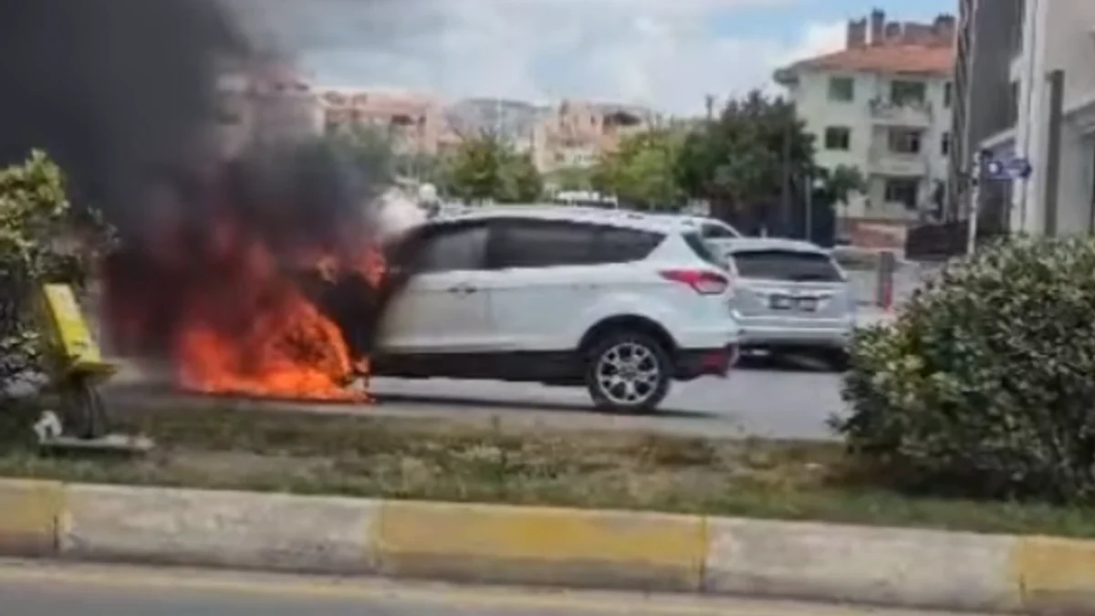 Çorum'da Korkutan Araç Yangını: Faciayı Polis Ve Vatandaşlar Önledi