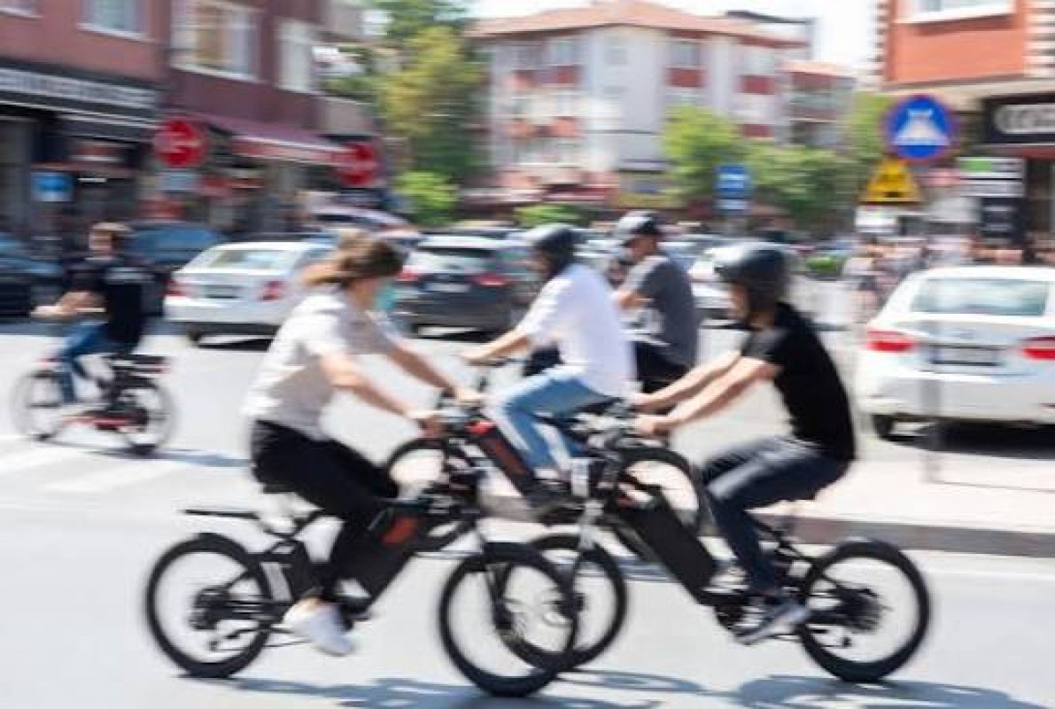 Ailelere Önemli Uyarı: 15 Yaşını Doldurmayanların Elektrikli Bisiklet Kullanması Yasak!