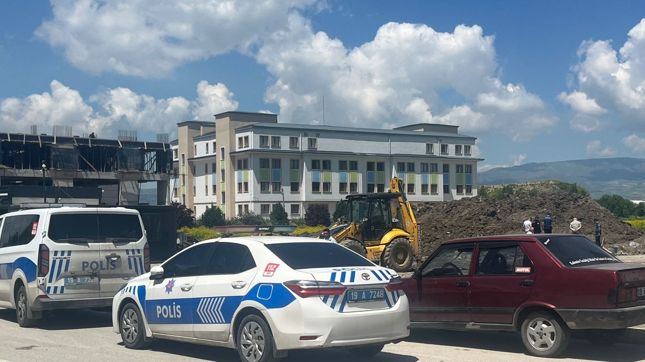 Temel Kazısında Toprak Kaydı, 21 Yaşındaki İşçi Yaralandı