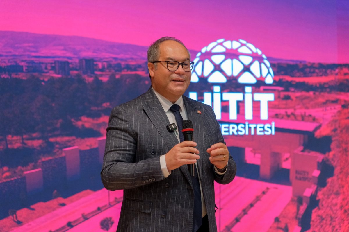 Hitit Üniversitesi'nde "Bilim Kafe" Etkinliği: Geleceğin Meslekleri Rehber Öğretmenlere Tanıtıldı