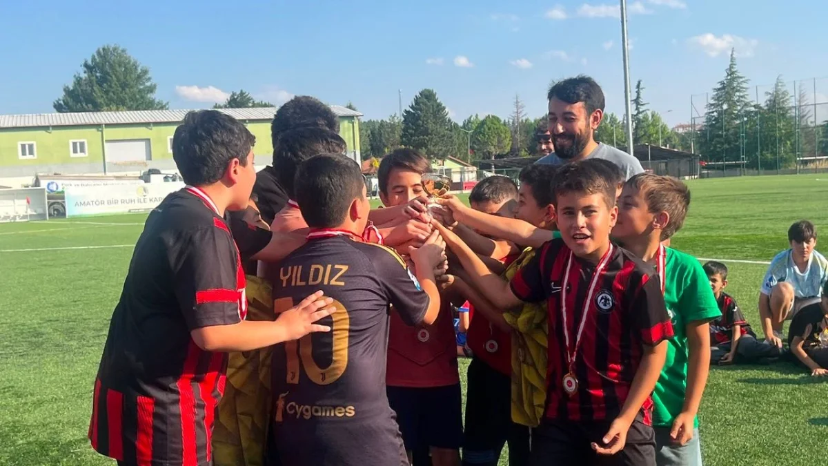Kur'an Kursu Öğrencileri Şampiyonluk İçin Sahaya Çıktı