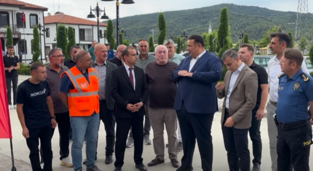OSMANCIK'IN ÇEHRESİ DEĞİŞİYOR: KALE ETRAFINDAKİ RİSKLİ YAPILARIN YIKIMINA BAŞLANDI