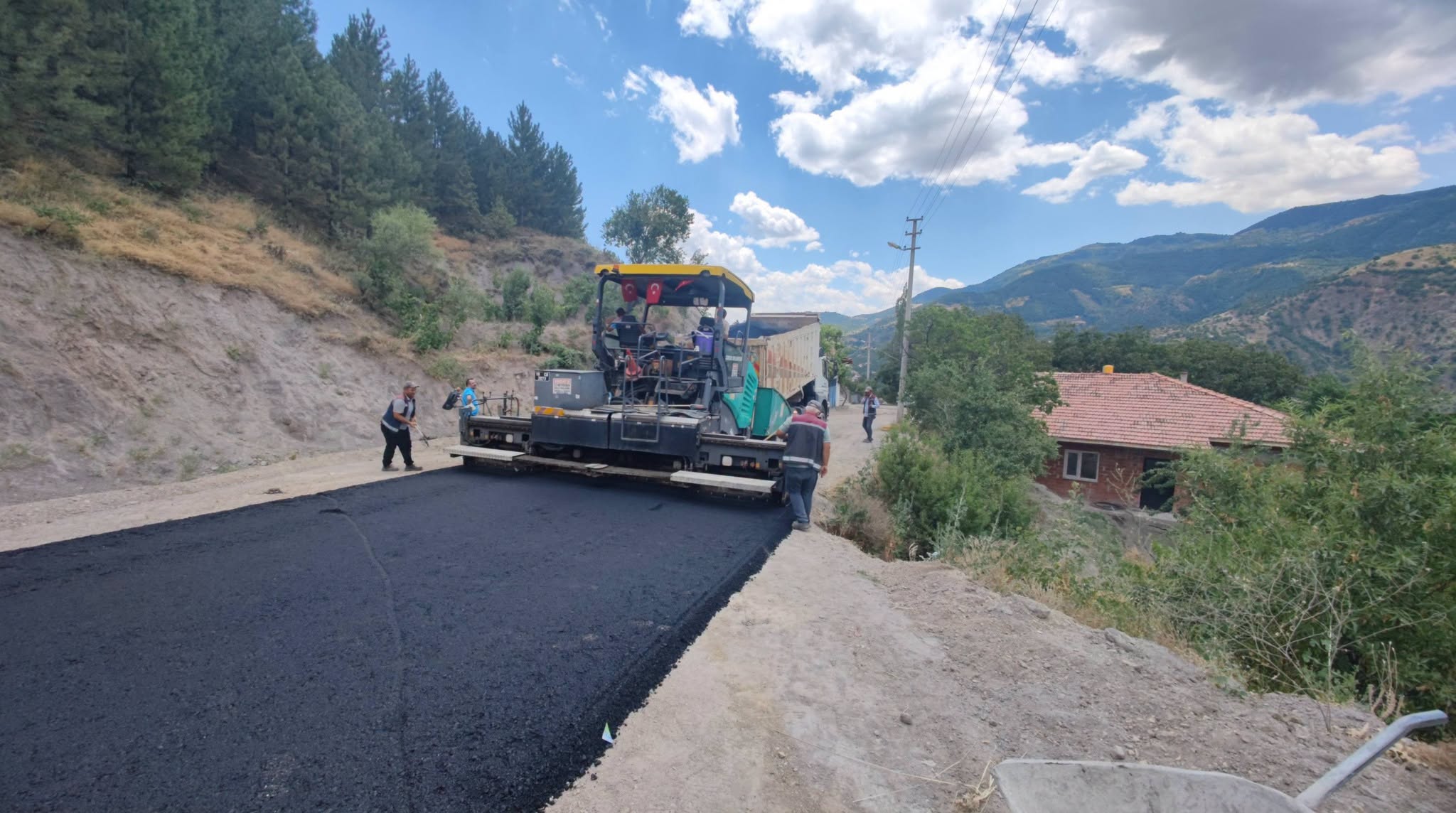 OĞUZLAR'DA ASFALT ÇALIŞMALARI TAMAMLANDI