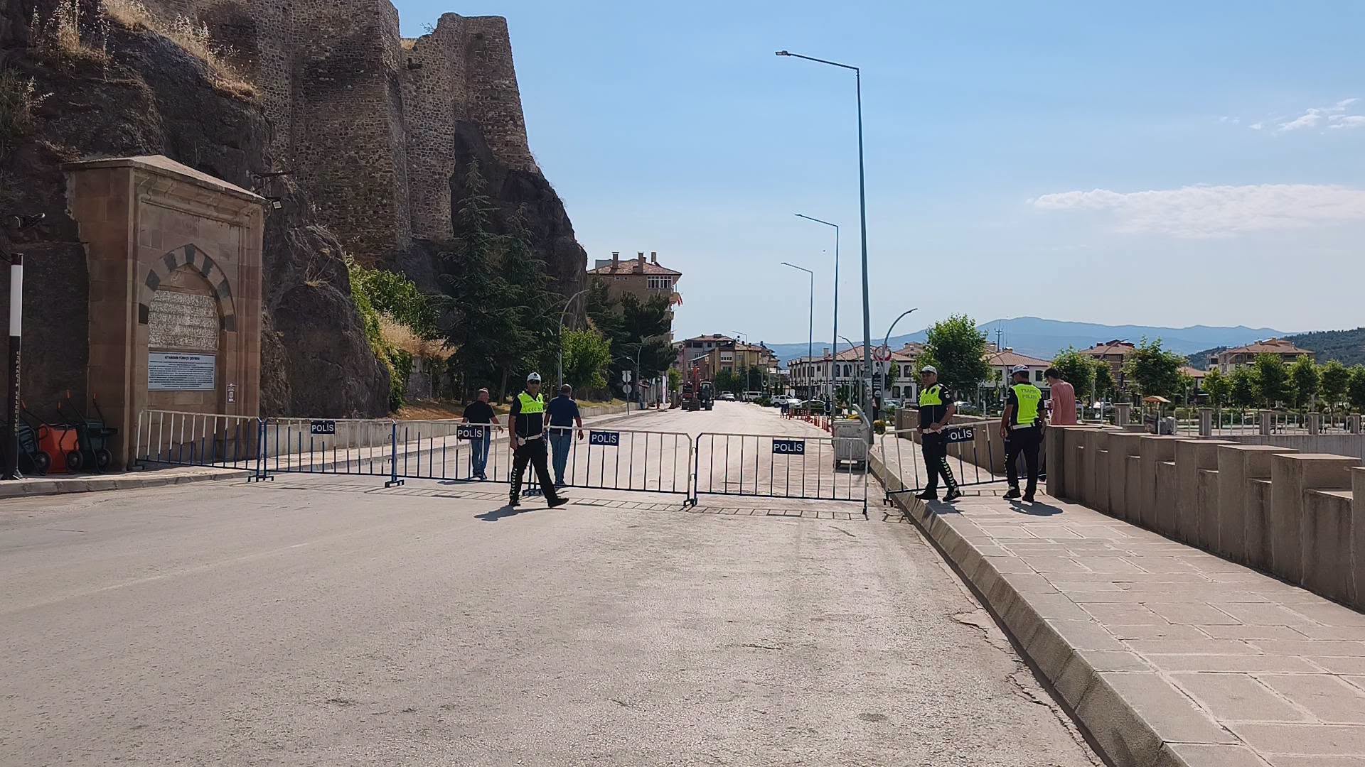  ÇORUM CADDESİ TRAFİĞE KAPATILDI