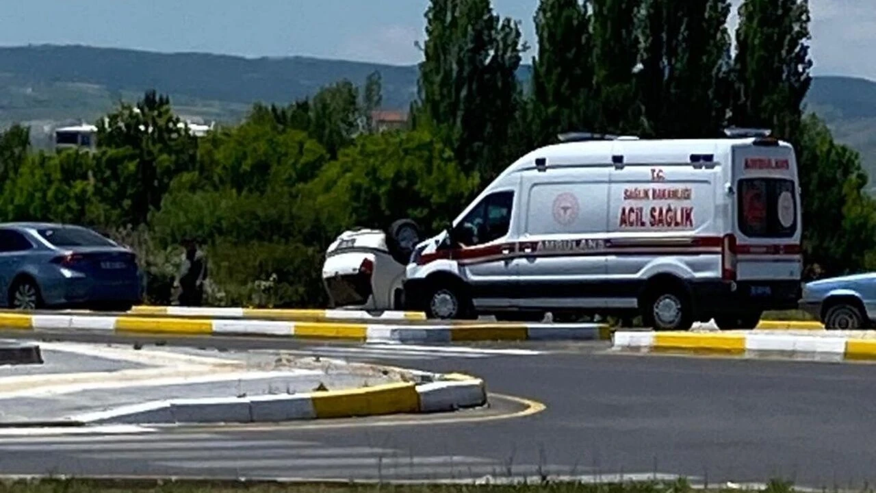 ERZURUM DEDE YOLUNDA OTOMOBİL TAKLA ATTI