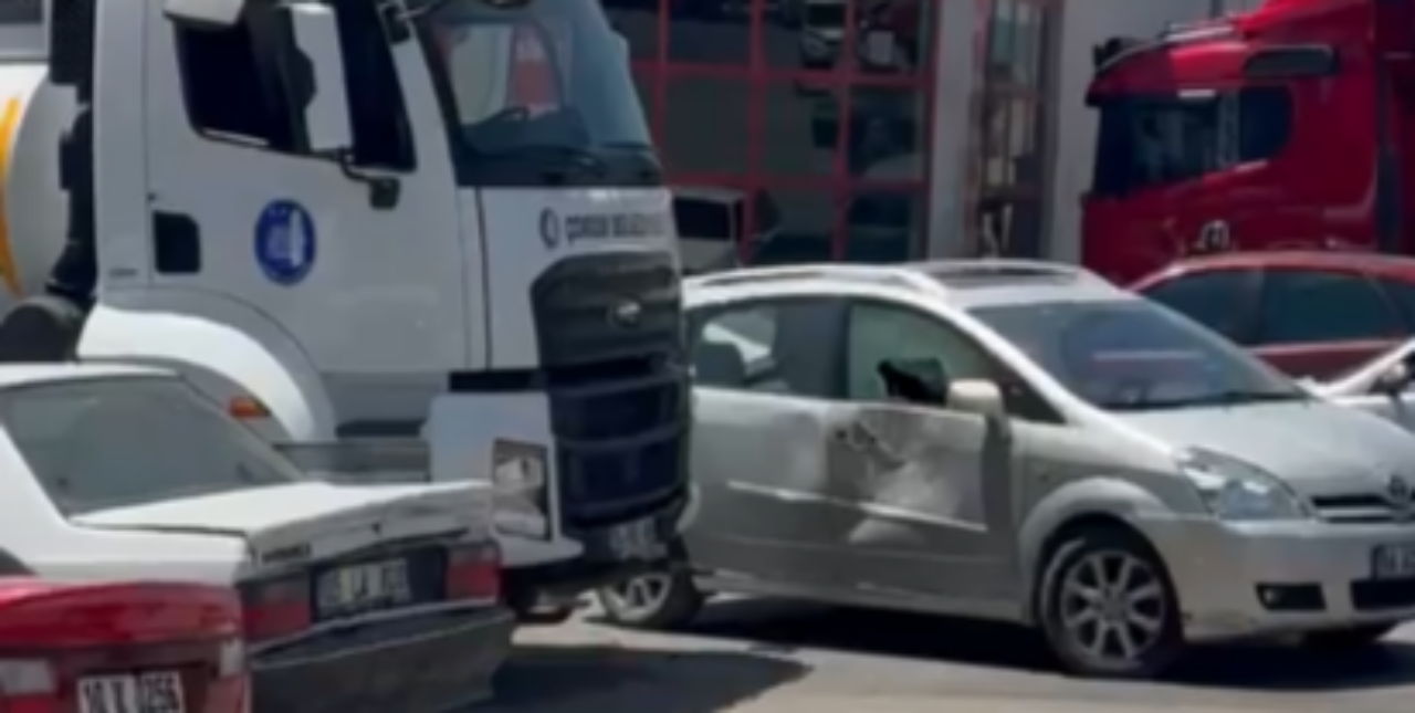 ÇORUM KSS'DE KAZA: BELEDİYE TANKERİ İLE OTOMOBİL ÇARPIŞTI