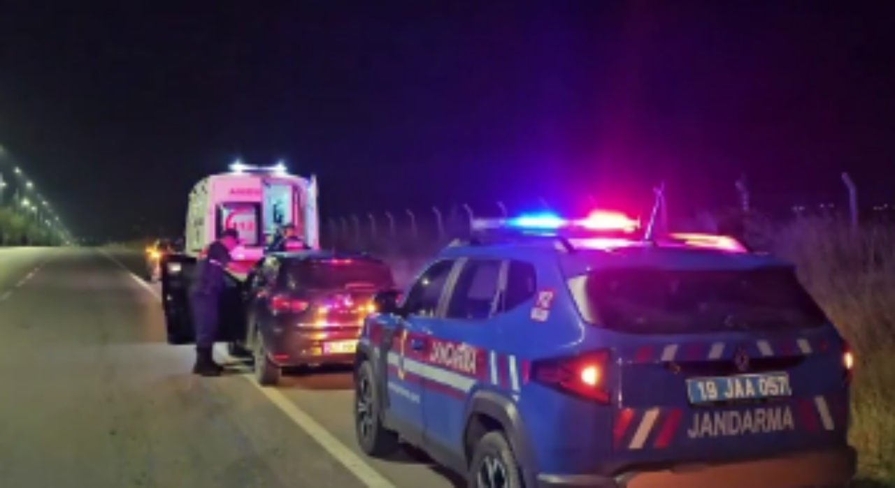 OTOMOBİLİNDE HAREKETSİZ BULUNAN ŞAHIS HASTANEYE KALDIRILDI