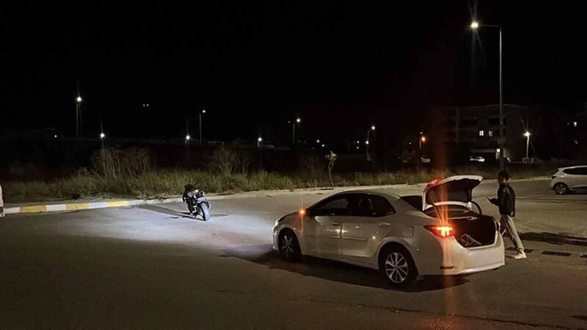 Akşemseddin Caddesi'nde Korkutan Kaza: Otomobil İle Motosiklet Çarpıştı!