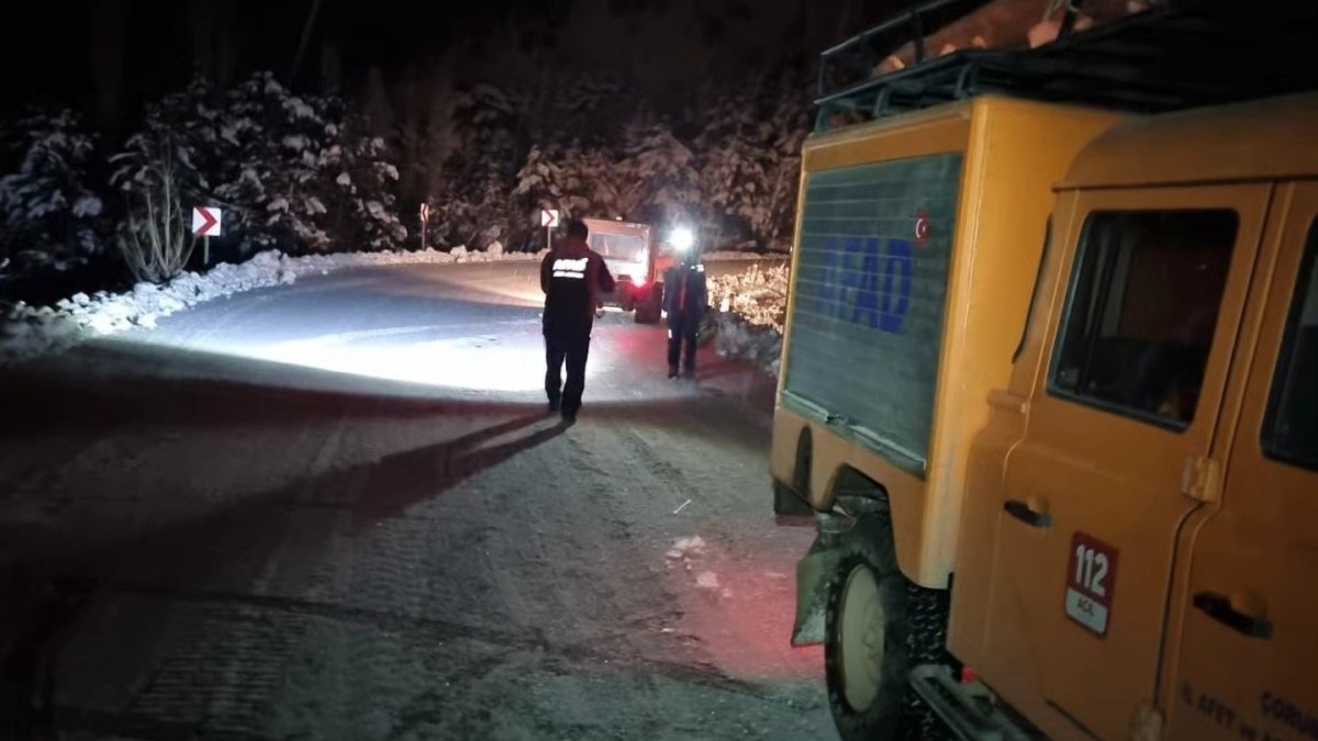 Zorlu Hava Şartlarında Zamanla Yarış: AFAD Aileyi Kurtardı