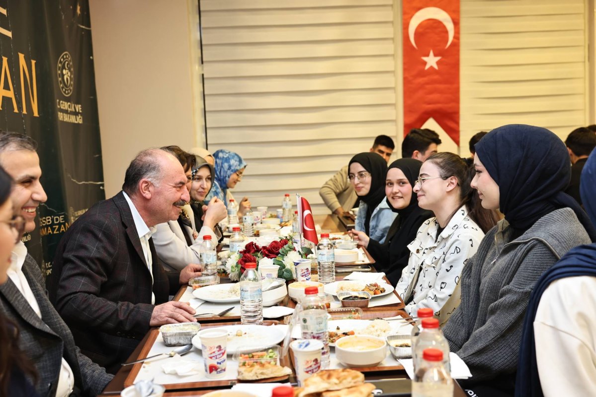Vali Çalgan, Osmancık KYK Yurdunda Öğrencilerle İftarda Buluştu