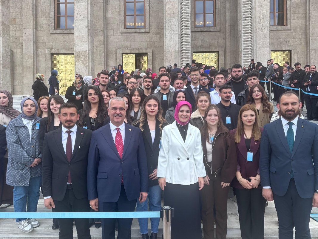 Milletvekili Ahlatcı Gençlerle Buluştu