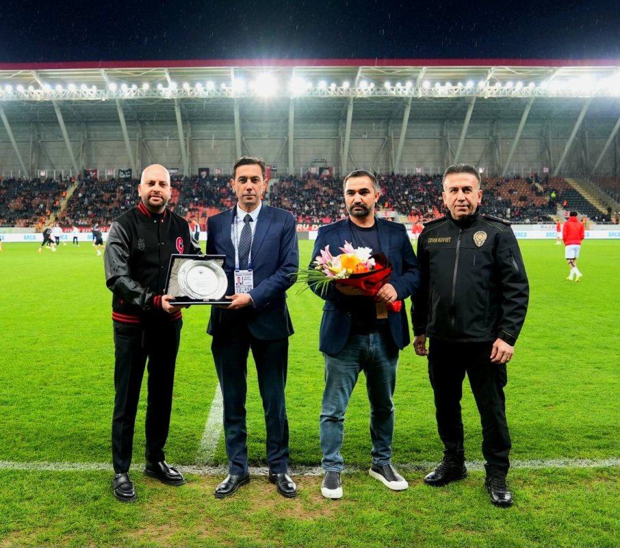 Arca Çorum FK’dan Emniyete Anlamlı Jest: Sahada Polis Haftası Kutlaması