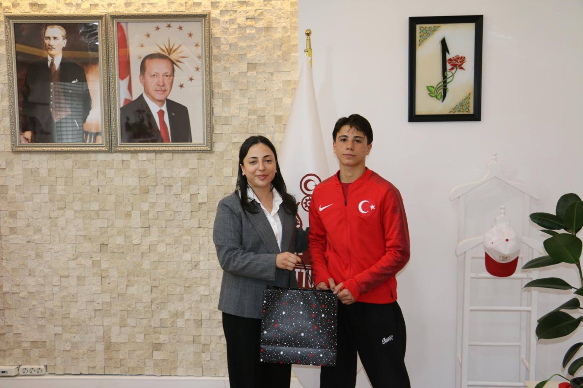 Şampiyon Öğrencilere Kaymakam Yıldırım’dan Ödül
