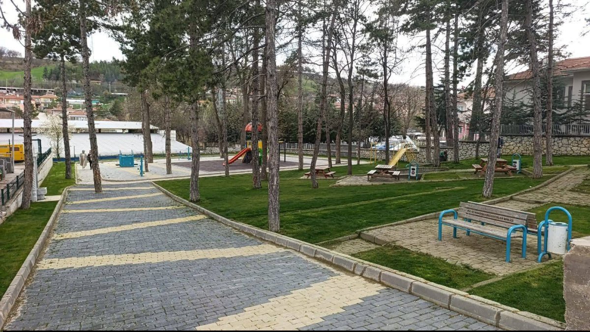 Mecitözü Belediyesi’nden Parklarda Bahar Mesaisi