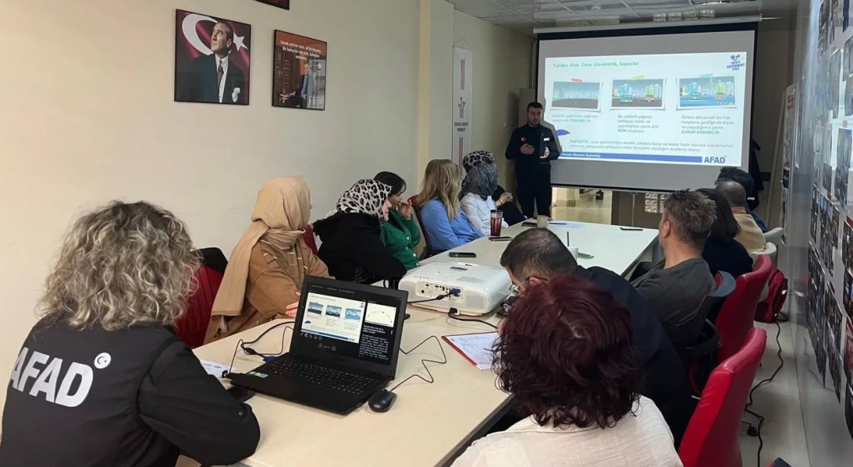 Sungurlu'da Sosyal Hizmetler Personeline Yönelik AFAD Eğitimi Gerçekleştirildi