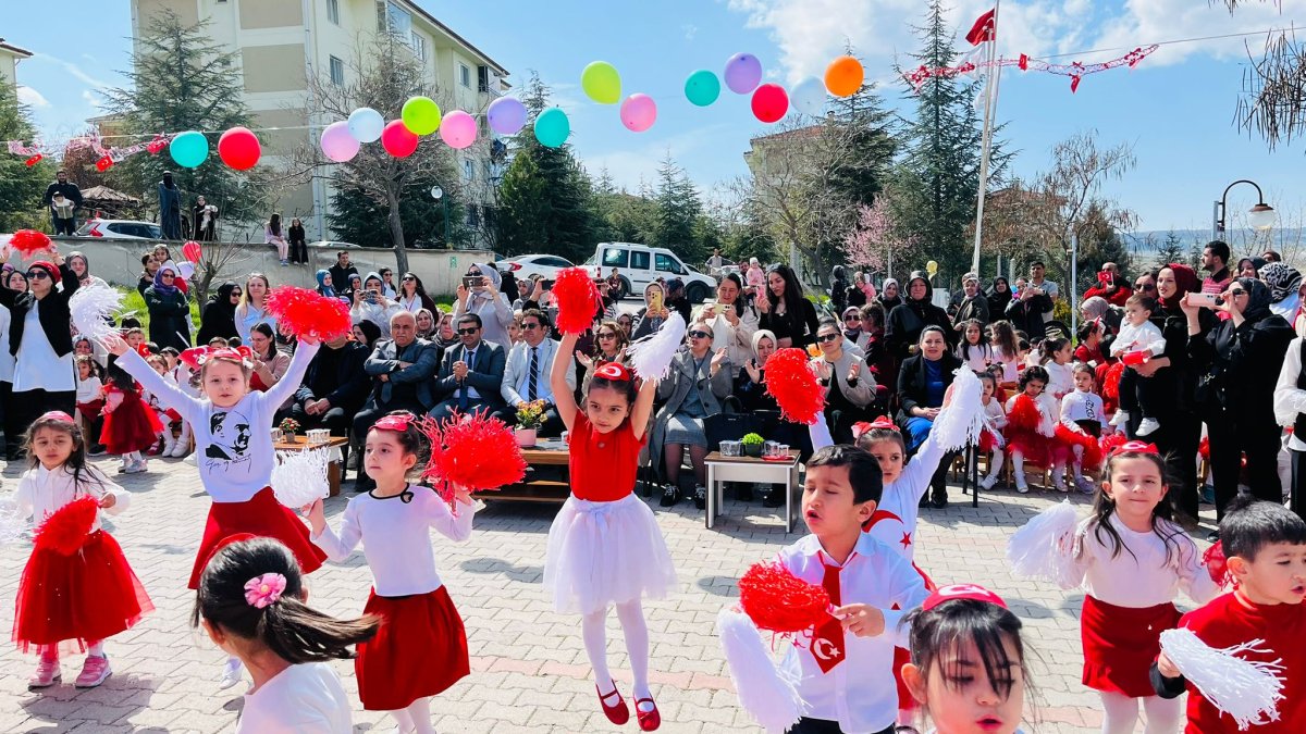 TOKİ Nasreddin Hoca Anaokulu'nda Şenlik Havası: Minik Kalpler Gökyüzünü Renklendirdi