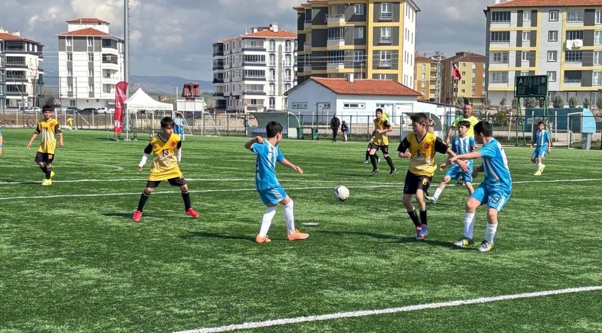 Çorum'da Futbol Heyecanı: Küçükler Grup Müsabakaları Başladı