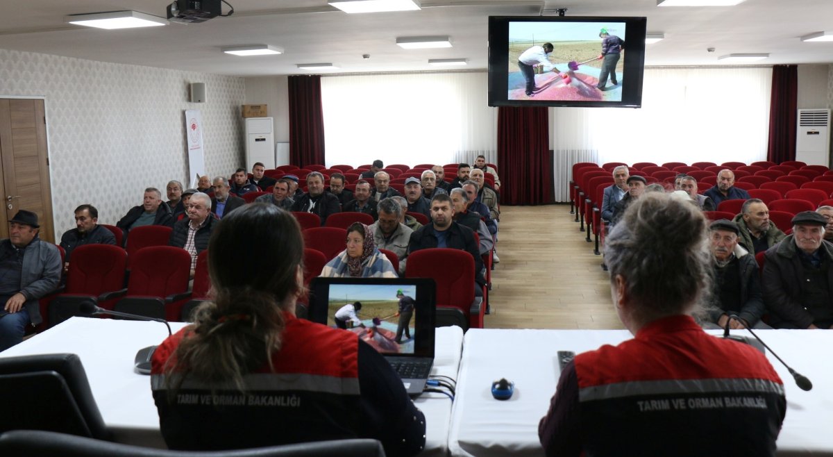 Çorum'da Tarım ve Orman Müdürlüğünden Üreticilere "B-Reçete" Eğitimi