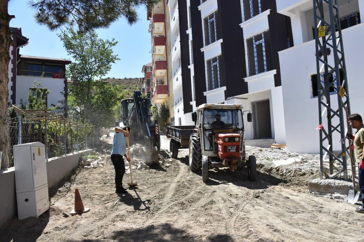 İskilip'te Yol Mesaisi: Deforme Olan Parke Taşları Yenileniyor
