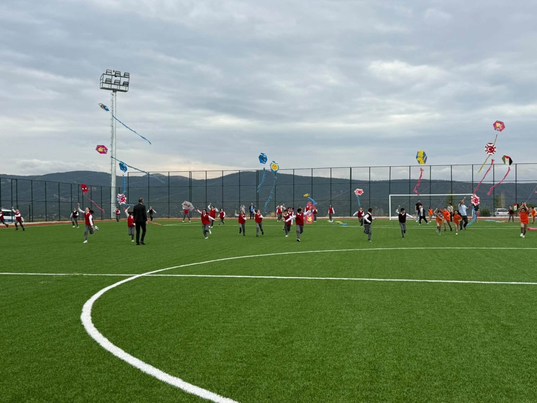Ortaköy'de Gazzeli Çocuklar İçin Uçurtma Şenliği: "Gökyüzü Çocuklara Kalsın"