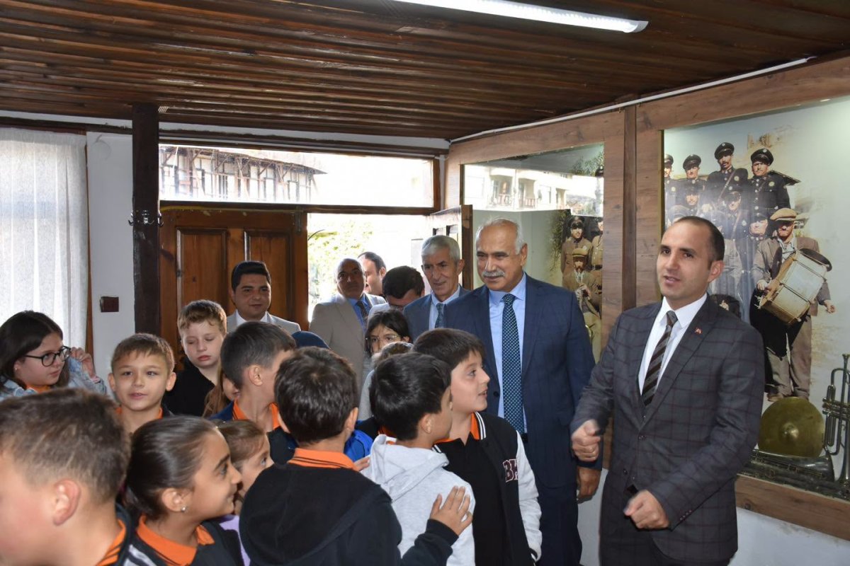İskilip'te Sanat Rüzgarı: 3. Uluslararası 'Bir Renk Bir İz' Çalıştayı Başladı